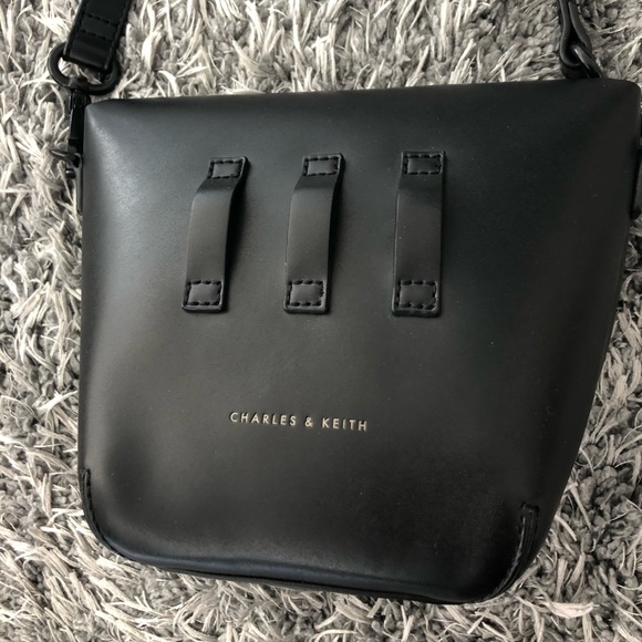 Charles & Kieth shoulder bag / crossbody bag - Picture 3 of 7